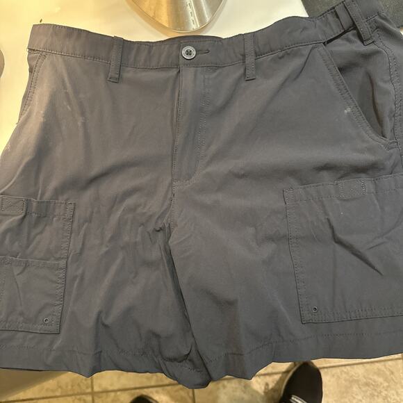 Magellan Men's Black Cargo Shorts Size Large Water Repellent Casual - Picture 1 of 6